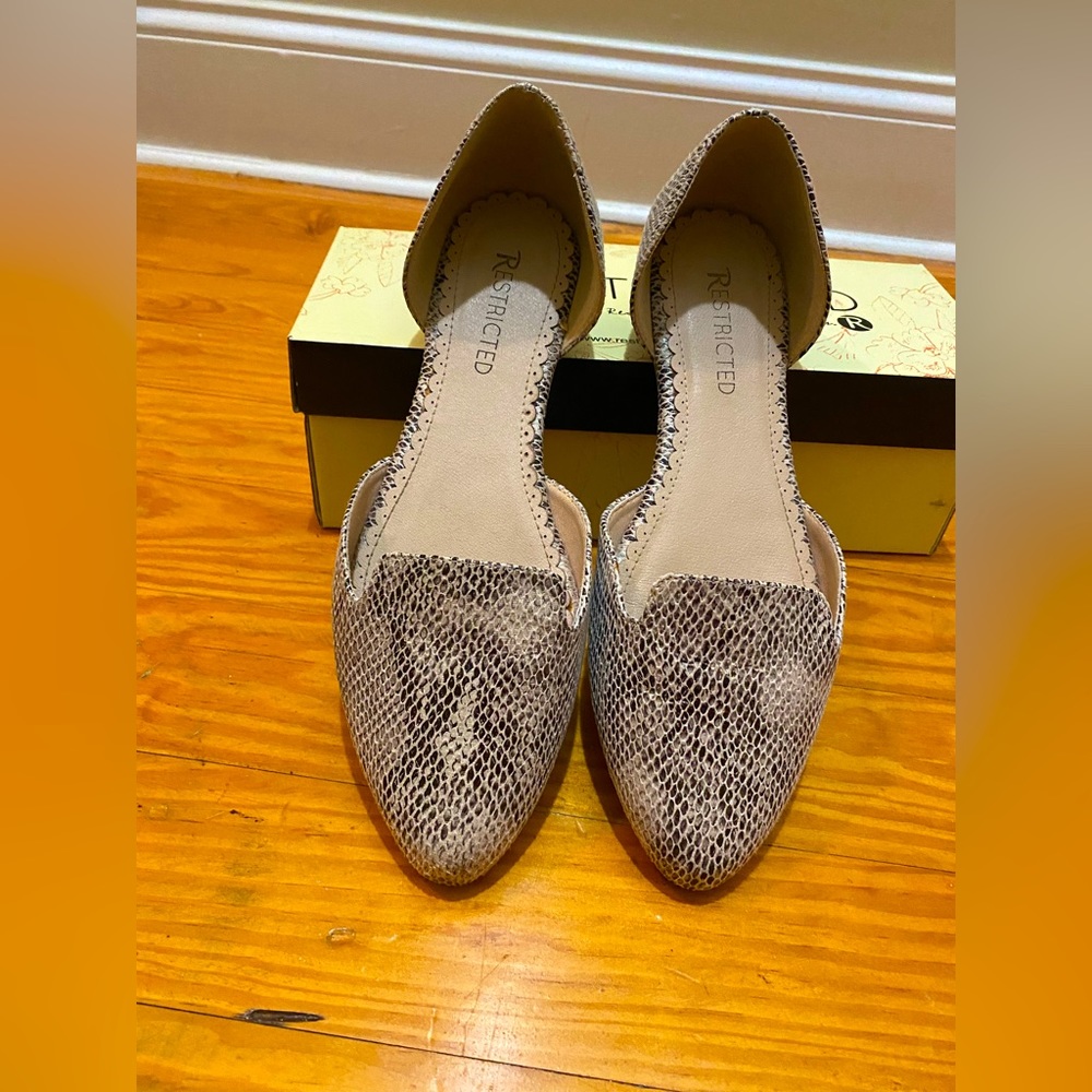 🤍Stylish natural snake sandal.